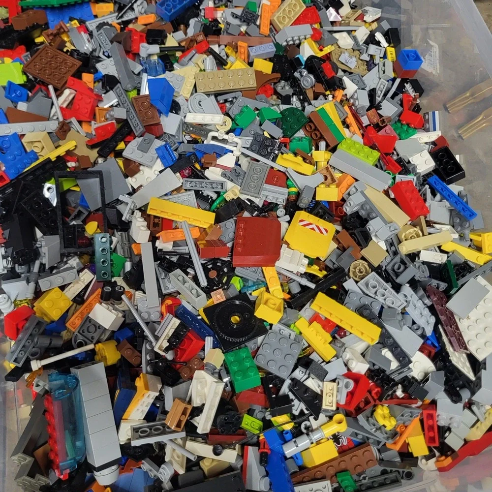 Lego 4 LBS of Random Mixed 100% Lego Bulk Lot’s - Picture 2 of 7